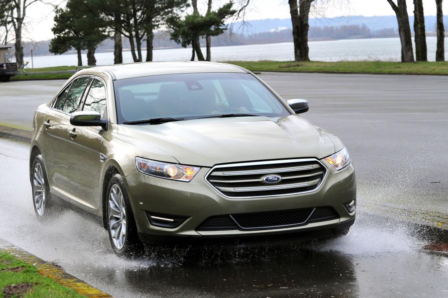  Ford Taurus 2012 года  (фото 30 из 39)